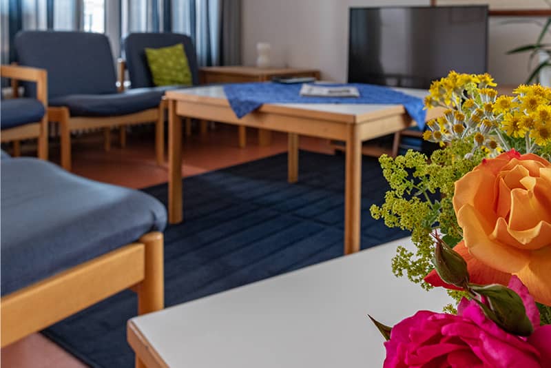 Beispielfoto des Gemeinschaftsraums in der Übergangseinrichtung mit zwei Wohngruppen